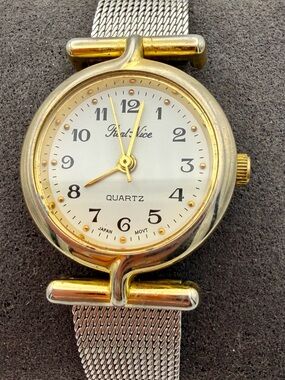 Vintage “Real Nice” Gold-Tone Women’s Quartz Watch with mesh band